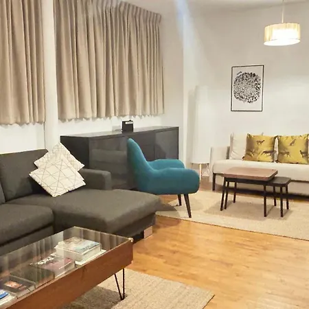 Grand Avec Patio à 14ème * Parigi