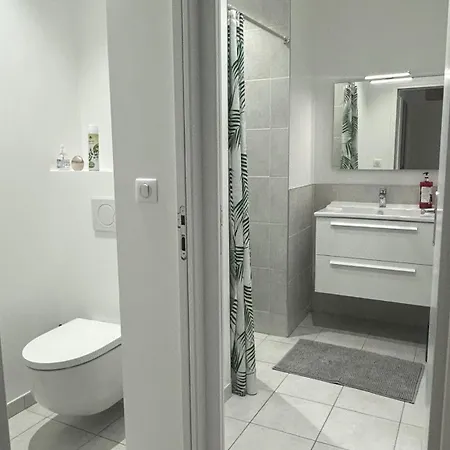 Apartment Grand Avec Patio A 14eme *